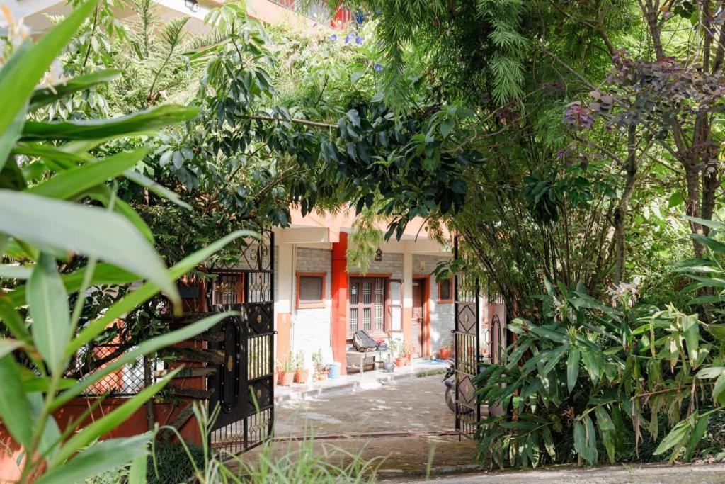 Green Hills Yoga Retreat Похара Екстериор снимка